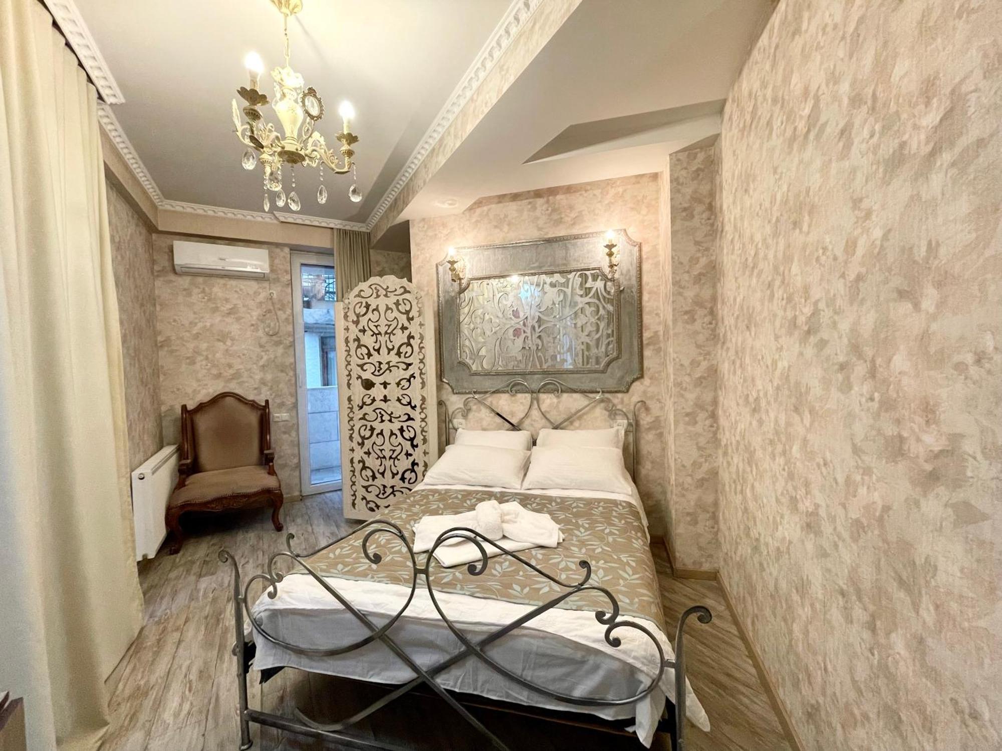 Central Apartment Tbilisi Exterior photo